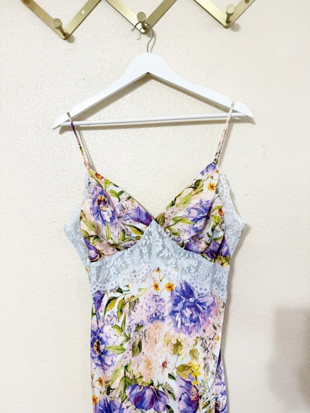 ASTR The Label Ivanna Floral Print Lace Panel Satin Maxi Dress in Purple NEW - Picture 13 of 13